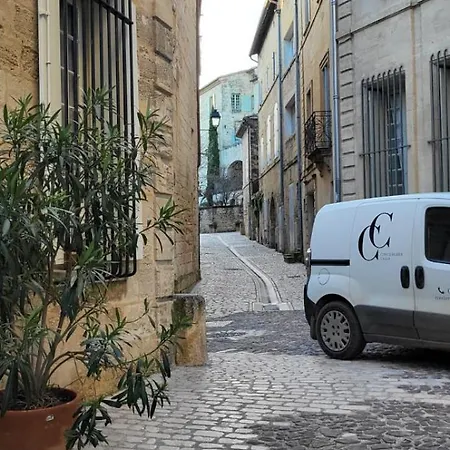 Place Aux Herbes Elegance Renaissance Uzès