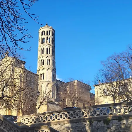Place Aux Herbes Elegance Renaissance Uzès