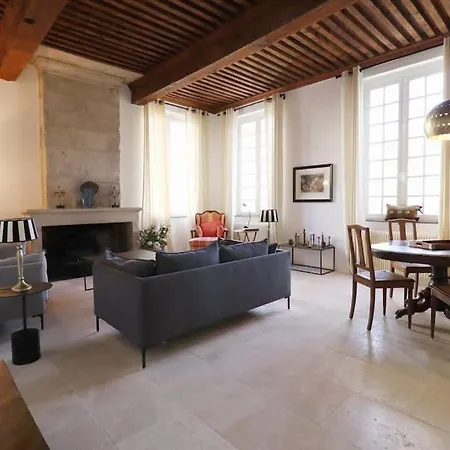Place Aux Herbes Elegance Renaissance * Uzès