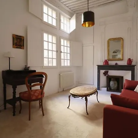 Appartement Place Aux Herbes Elegance Renaissance Uzès