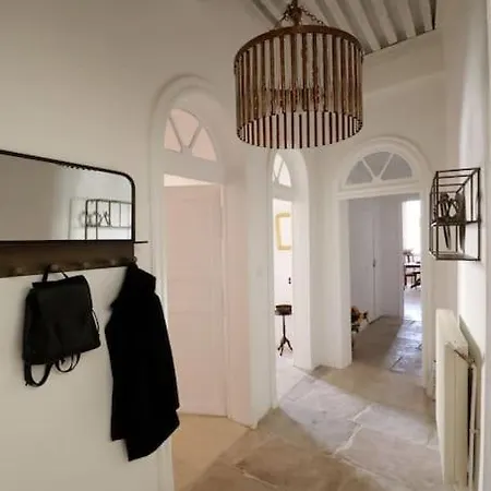 Place Aux Herbes Elegance Renaissance Apartment Uzès