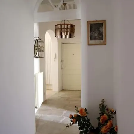 Place Aux Herbes Elegance Renaissance Apartment