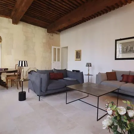 Place Aux Herbes Elegance Renaissance Apartment