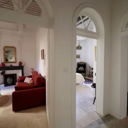 Place Aux Herbes Elegance Renaissance Appartement
