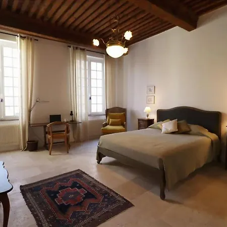 Appartement Place Aux Herbes Elegance Renaissance Uzès
