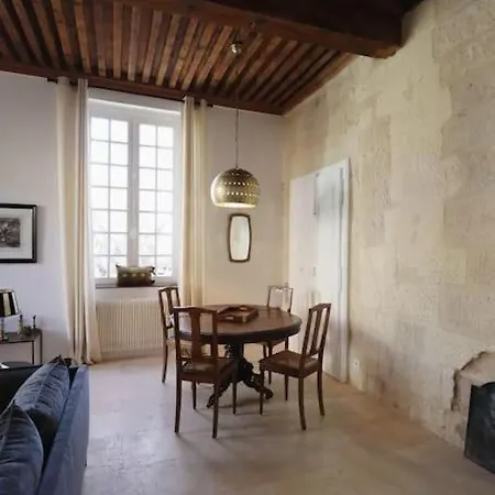 Place Aux Herbes Elegance Renaissance