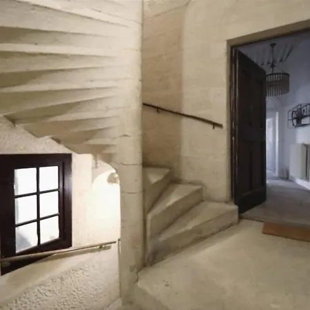 Place Aux Herbes Elegance Renaissance Apartment