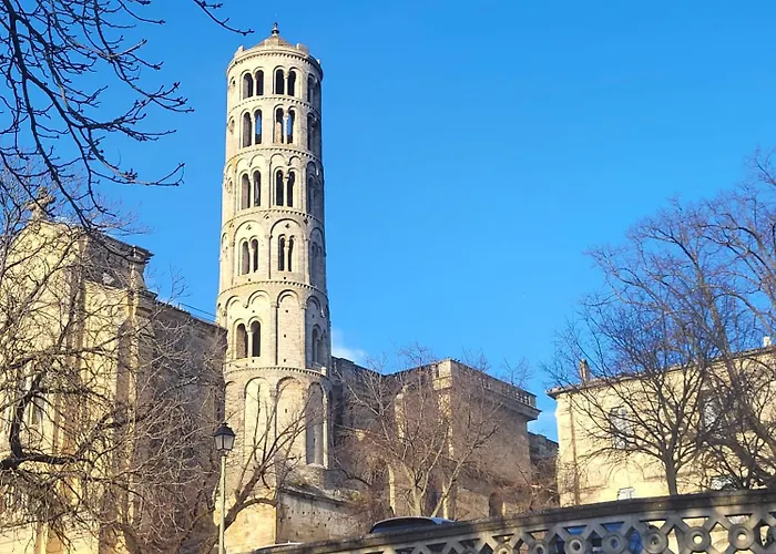 Place Aux Herbes Elegance Renaissance Uzès