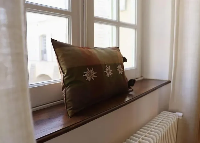 Place Aux Herbes Elegance Renaissance Apartamento Uzès