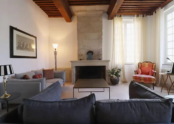 Place Aux Herbes Elegance Renaissance