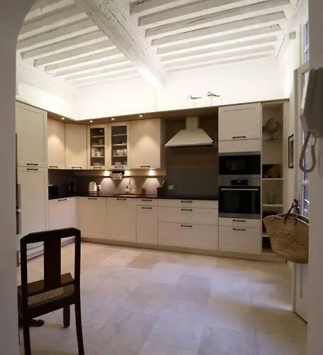 Place Aux Herbes Elegance Renaissance Apartamento *