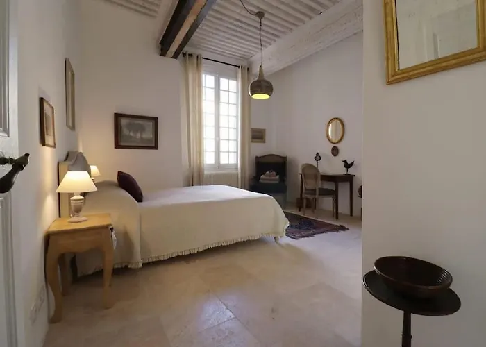 Place Aux Herbes Elegance Renaissance * Uzès